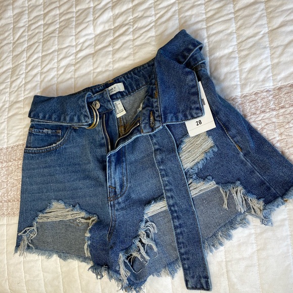 Shorts - Picture 3 of 3